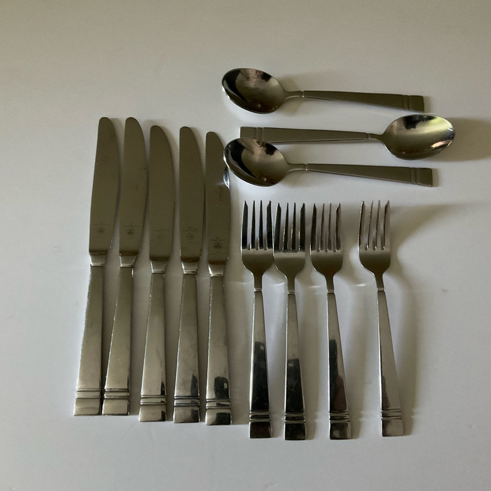 Wallace Stainless dinner nights, salad, forks, soup, spoons